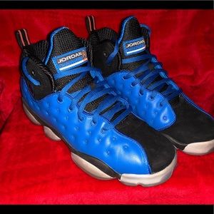 Gently worn sneakers searching for a new home 🥰